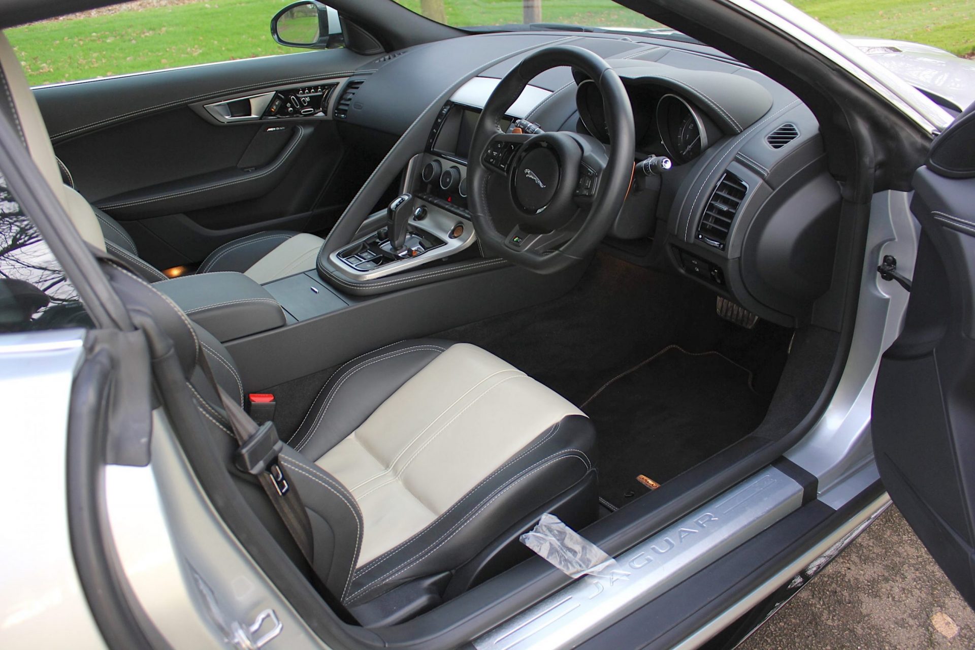 Jaguar F-Type R Coupe 5.0 Supercharged - Quickshifter