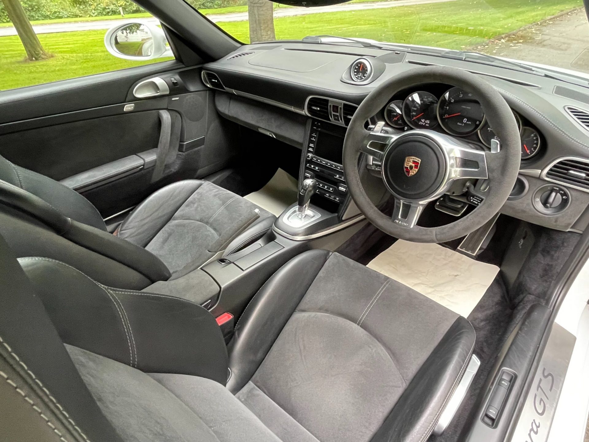 Porsche 997 Gen 2 Carrera 2 GTS Cab - PDK