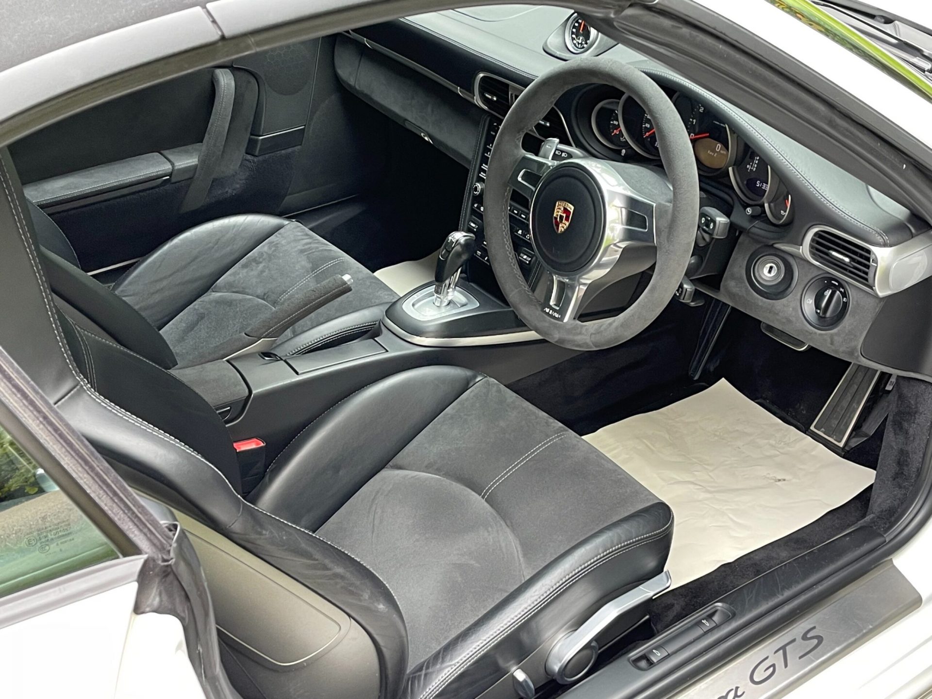 Porsche 997 Gen 2 Carrera 2 GTS Cab - PDK